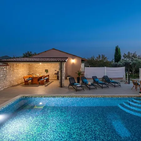 Vakantiehuis Mit Privatpool Fuer 10 Personen Ca 200 Qm In Belavici, Istrien Bucht Von Rasa Hreljići