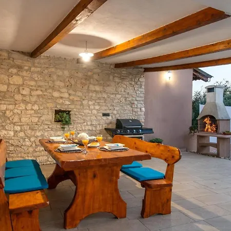 Mit Privatpool Fuer 10 Personen Ca 200 Qm In Belavici, Istrien Bucht Von Rasa Vakantiehuis *