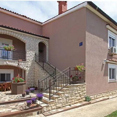 Mit Privatpool Fuer 10 Personen Ca 200 Qm In Belavici, Istrien Bucht Von Rasa * Hreljići