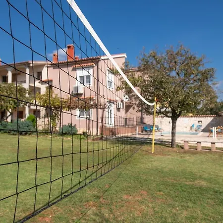 Vakantiehuis Mit Privatpool Fuer 10 Personen Ca 200 Qm In Belavici, Istrien Bucht Von Rasa