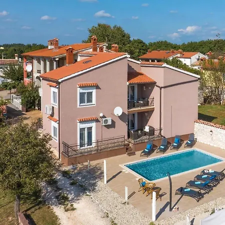 Vakantiehuis Mit Privatpool Fuer 10 Personen Ca 200 Qm In Belavici, Istrien Bucht Von Rasa *