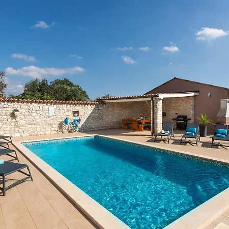 Vakantiehuis Mit Privatpool Fuer 10 Personen Ca 200 Qm In Belavici, Istrien Bucht Von Rasa *