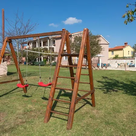 Mit Privatpool Fuer 10 Personen Ca 200 Qm In Belavici, Istrien Bucht Von Rasa Vakantiehuis *